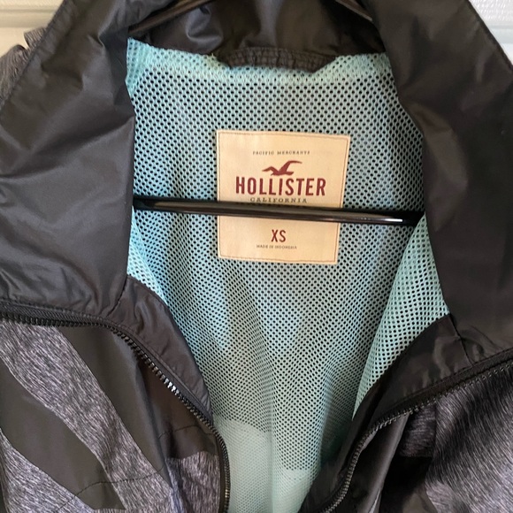 Hollister Women’s Black windbreaker - Picture 2 of 4